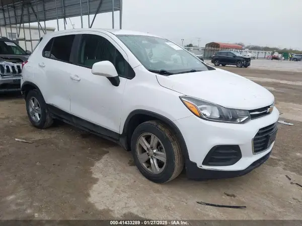 3GNCJKSB6KL386764 2019 CHEVROLET TRAX - Image 1