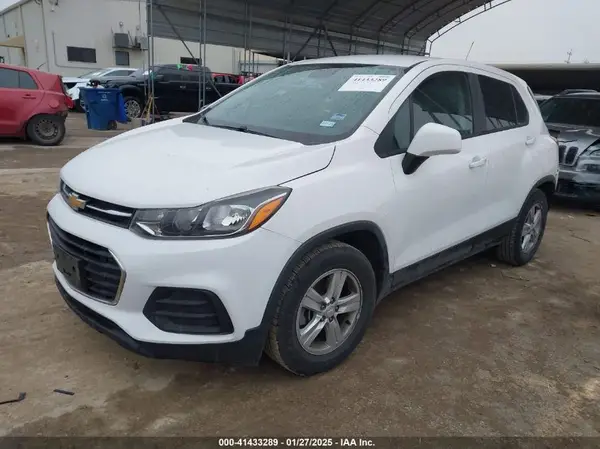 3GNCJKSB6KL386764 2019 CHEVROLET TRAX - Image 2