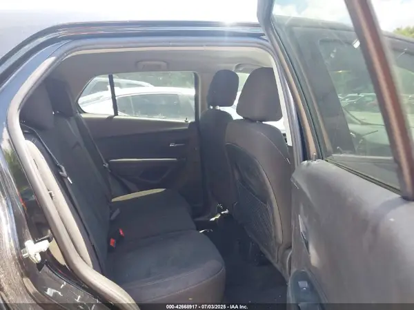 3GNCJKSB6KL388000 2019 CHEVROLET TRAX - Image 8