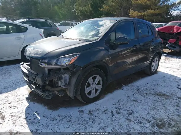 3GNCJKSB6KL402221 2019 CHEVROLET TRAX - Image 2