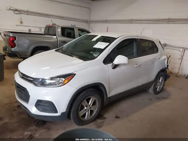 3GNCJKSB6KL404888 2019 CHEVROLET TRAX - Image 2