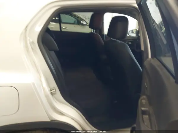 3GNCJKSB6KL404888 2019 CHEVROLET TRAX - Image 8