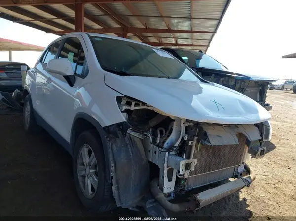 3GNCJKSB6LL122364 2020 CHEVROLET TRAX - Image 1