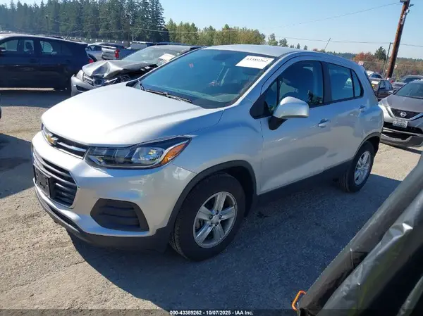 3GNCJKSB6LL134157 2020 CHEVROLET TRAX - Image 2