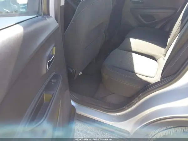 3GNCJKSB6LL134157 2020 CHEVROLET TRAX - Image 8