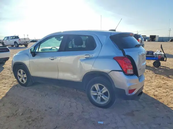 3GNCJKSB6LL152450 2020 CHEVROLET TRAX - Image 2