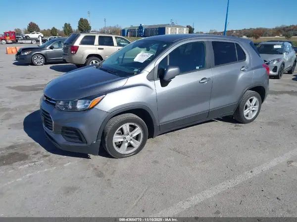 3GNCJKSB6LL152612 2020 CHEVROLET TRAX - Image 2