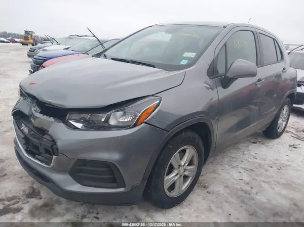 3GNCJKSB6LL155803 2020 CHEVROLET TRAX - Image 2