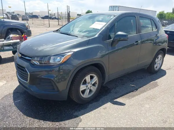 3GNCJKSB6LL163397 2020 CHEVROLET TRAX - Image 2