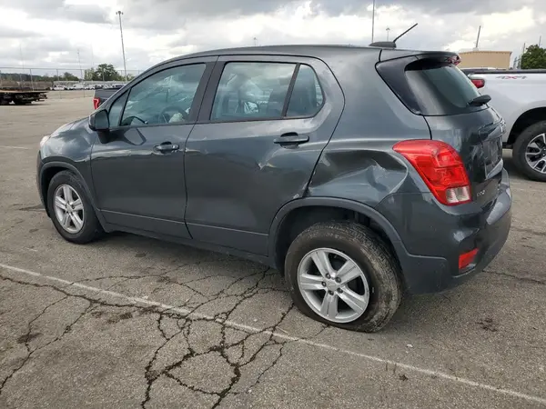 3GNCJKSB6LL165828 2020 CHEVROLET TRAX - Image 2