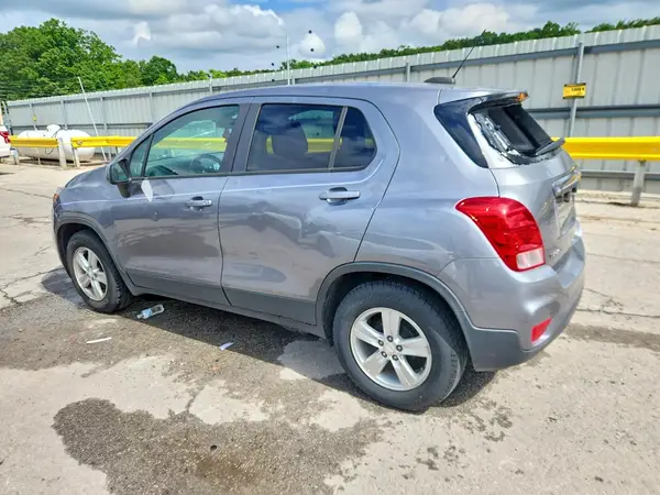 3GNCJKSB6LL170673 2020 CHEVROLET TRAX - Image 2
