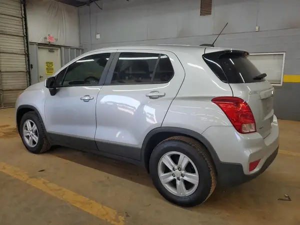 3GNCJKSB6LL177980 2020 CHEVROLET TRAX - Image 2