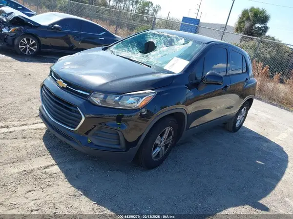 3GNCJKSB6LL178286 2020 CHEVROLET TRAX - Image 2