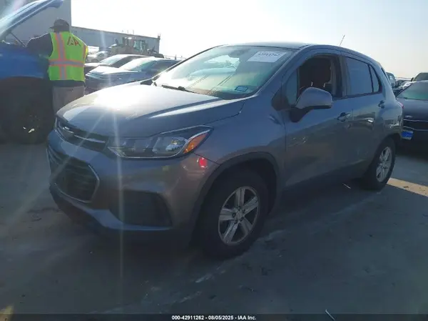 3GNCJKSB6LL180071 2020 CHEVROLET TRAX - Image 2