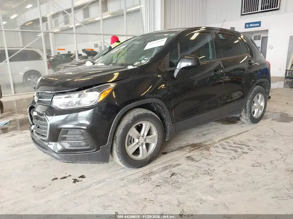 3GNCJKSB6LL181057 2020 CHEVROLET TRAX - Image 2
