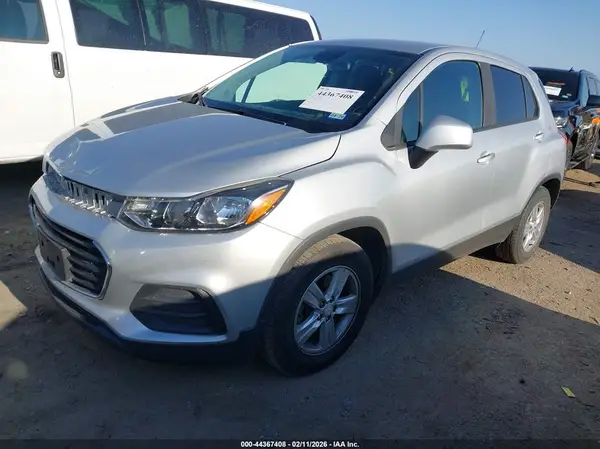 3GNCJKSB6LL184203 2020 CHEVROLET TRAX - Image 2
