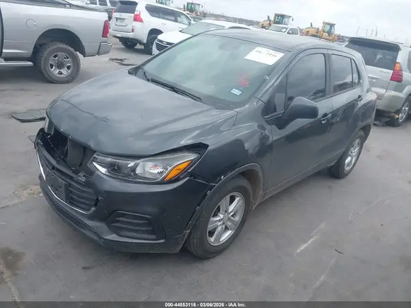 3GNCJKSB6LL184525 2020 CHEVROLET TRAX - Image 2