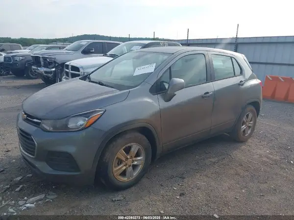 3GNCJKSB6LL205356 2020 CHEVROLET TRAX - Image 2