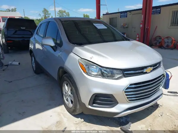 3GNCJKSB6LL213456 2020 CHEVROLET TRAX - Image 1