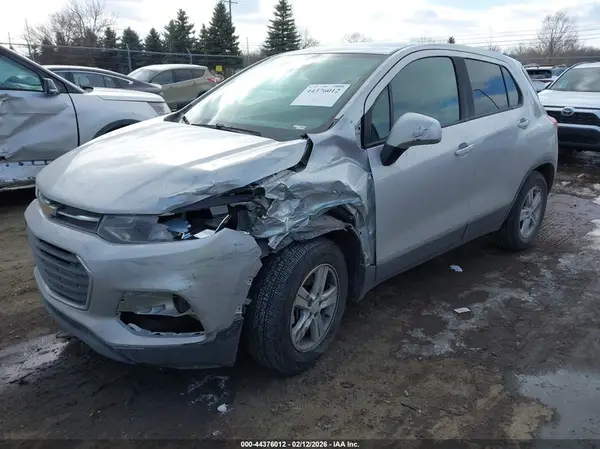 3GNCJKSB6LL218267 2020 CHEVROLET TRAX - Image 2