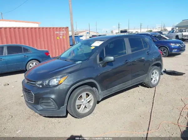 3GNCJKSB6LL231651 2020 CHEVROLET TRAX - Image 2
