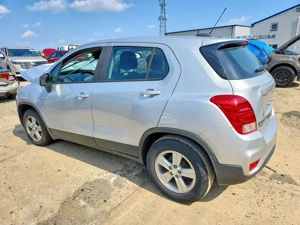 3GNCJKSB6LL245033 2020 CHEVROLET TRAX - Image 2