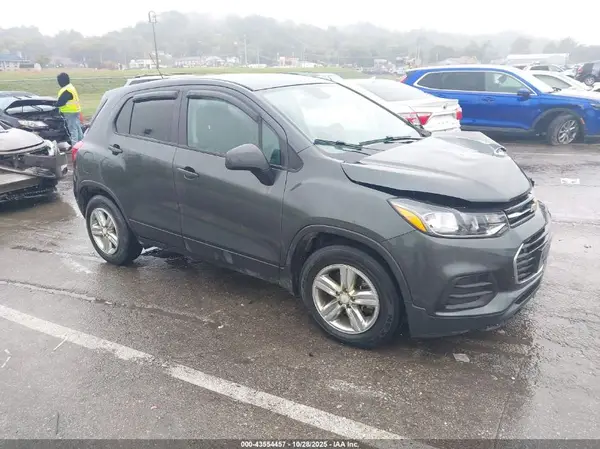 3GNCJKSB6LL266268 2020 CHEVROLET TRAX - Image 1