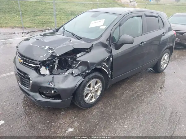 3GNCJKSB6LL266268 2020 CHEVROLET TRAX - Image 2