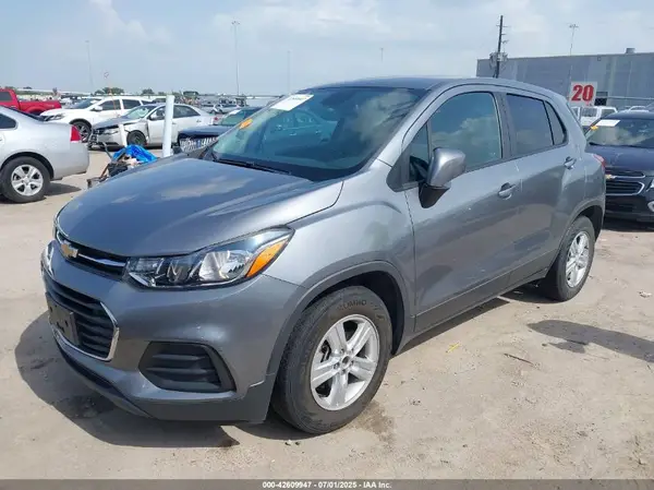 3GNCJKSB6LL279909 2020 CHEVROLET TRAX - Image 2