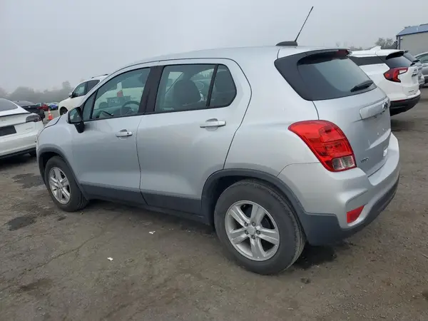 3GNCJKSB6LL279960 2020 CHEVROLET TRAX - Image 2