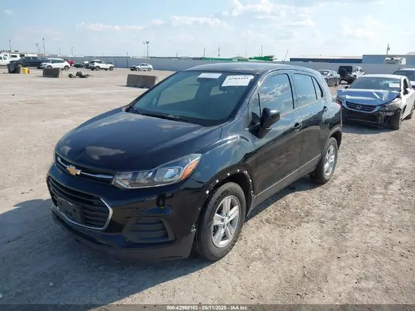 3GNCJKSB6LL300323 2020 CHEVROLET TRAX - Image 2