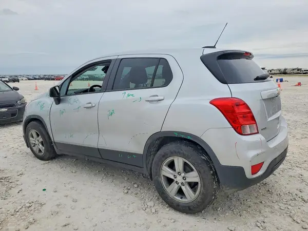 3GNCJKSB6LL305845 2020 CHEVROLET TRAX - Image 2