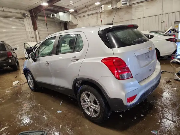 3GNCJKSB6LL306588 2020 CHEVROLET TRAX - Image 2