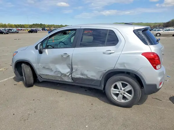 3GNCJKSB6LL318014 2020 CHEVROLET TRAX - Image 2