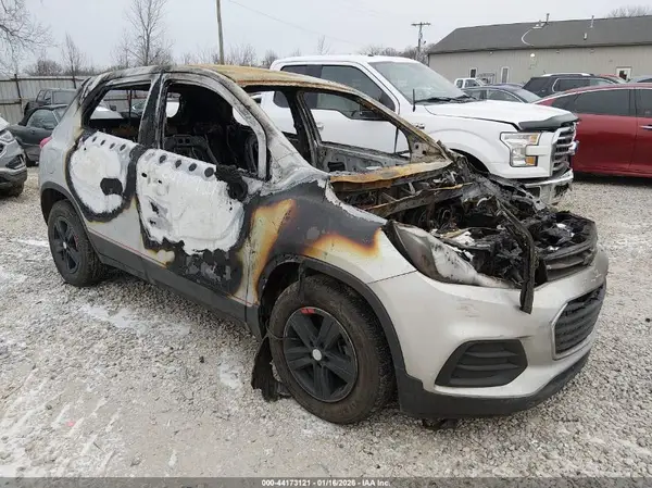 3GNCJKSB6LL322161 2020 CHEVROLET TRAX - Image 1