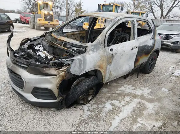 3GNCJKSB6LL322161 2020 CHEVROLET TRAX - Image 2