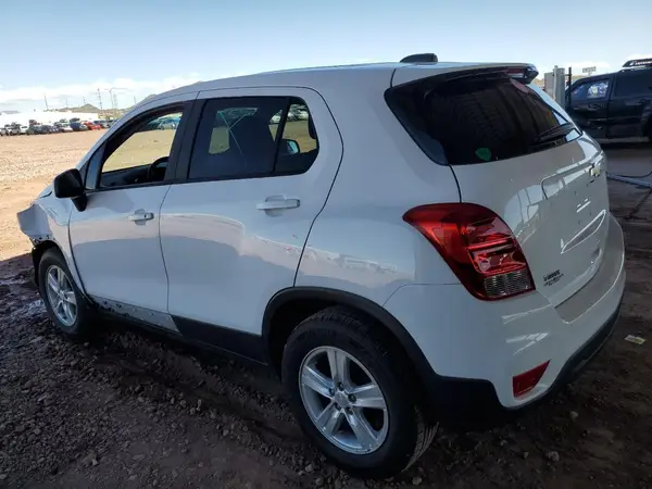 3GNCJKSB6LL329367 2020 CHEVROLET TRAX - Image 2