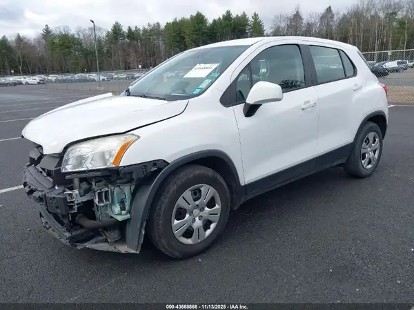 3GNCJKSB7GL130575 2016 CHEVROLET TRAX - Image 2