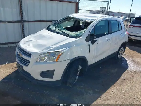 3GNCJKSB7GL239344 2016 CHEVROLET TRAX - Image 2