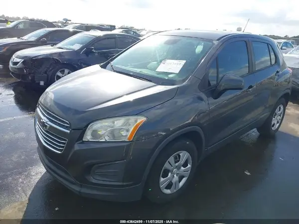 3GNCJKSB7GL278063 2016 CHEVROLET TRAX - Image 2