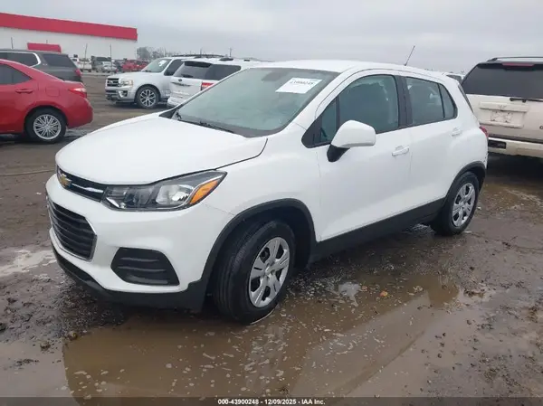 3GNCJKSB7HL159592 2017 CHEVROLET TRAX - Image 2