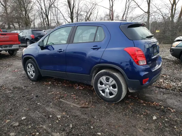 3GNCJKSB7HL215742 2017 CHEVROLET TRAX - Image 2