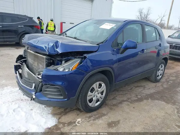 3GNCJKSB7HL219676 2017 CHEVROLET TRAX - Image 2