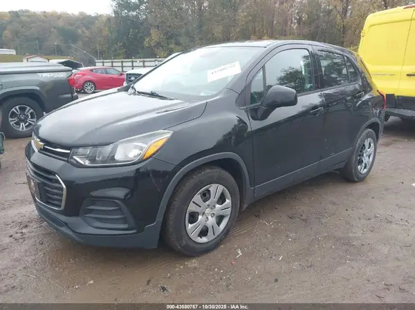 3GNCJKSB7HL235666 2017 CHEVROLET TRAX - Image 2