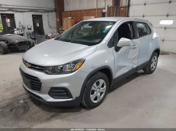 3GNCJKSB7HL253374 2017 CHEVROLET TRAX - Image 2