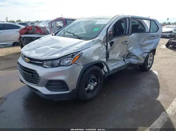 3GNCJKSB7HL268618 2017 CHEVROLET TRAX - Image 2