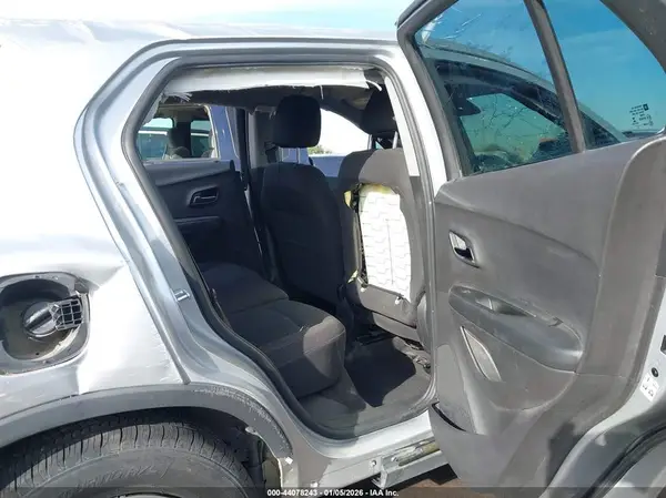 3GNCJKSB7HL268618 2017 CHEVROLET TRAX - Image 8
