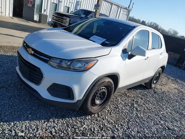 3GNCJKSB7HL270983 2017 CHEVROLET TRAX - Image 2