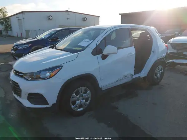 3GNCJKSB7HL271034 2017 CHEVROLET TRAX - Image 2