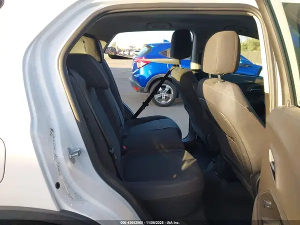 3GNCJKSB7HL271034 2017 CHEVROLET TRAX - Image 8